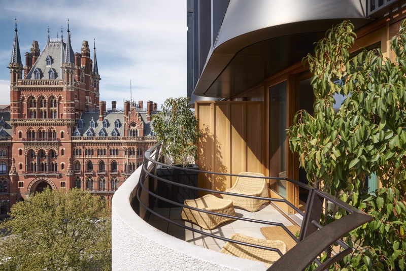 the standard hotel view of St Pancras Hotel